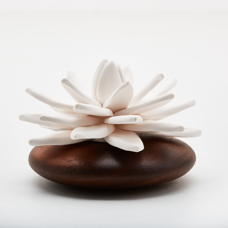 Anoq Ceramic flower perfume diffuser - Indian Lotus