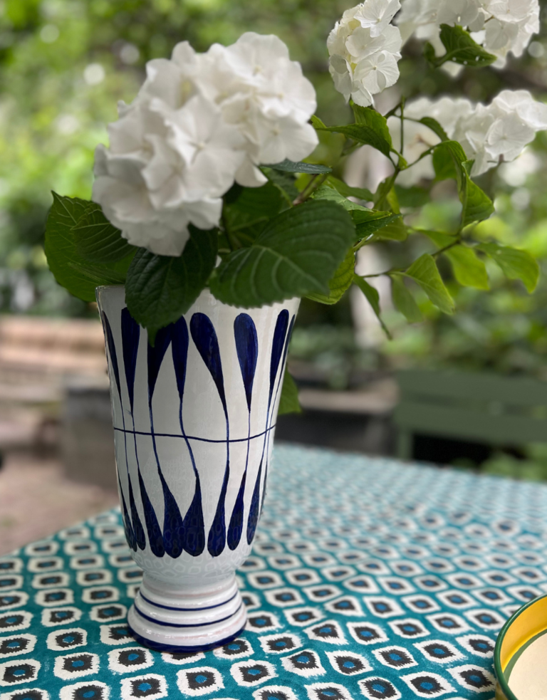 Les Ottomans Les Ottomans White and Blue ceramic vase- small