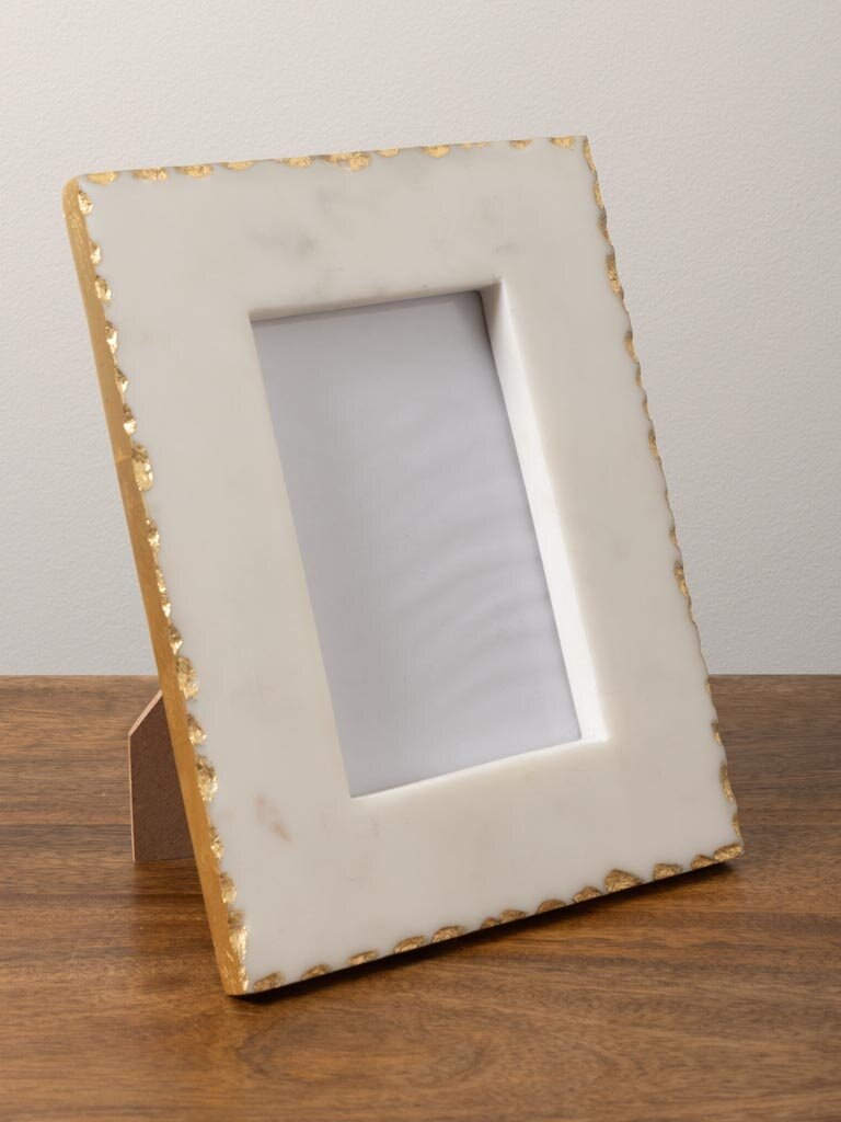 Wit marmeren fotolijstje met gouden randje