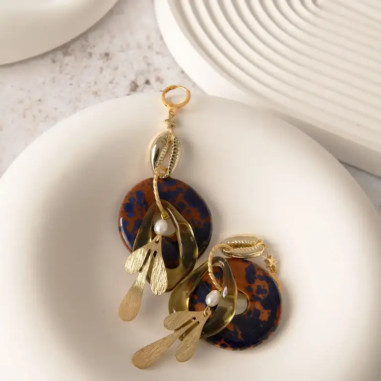 Midnight Foxes Studio Statement earrings brown and blue with venus shell