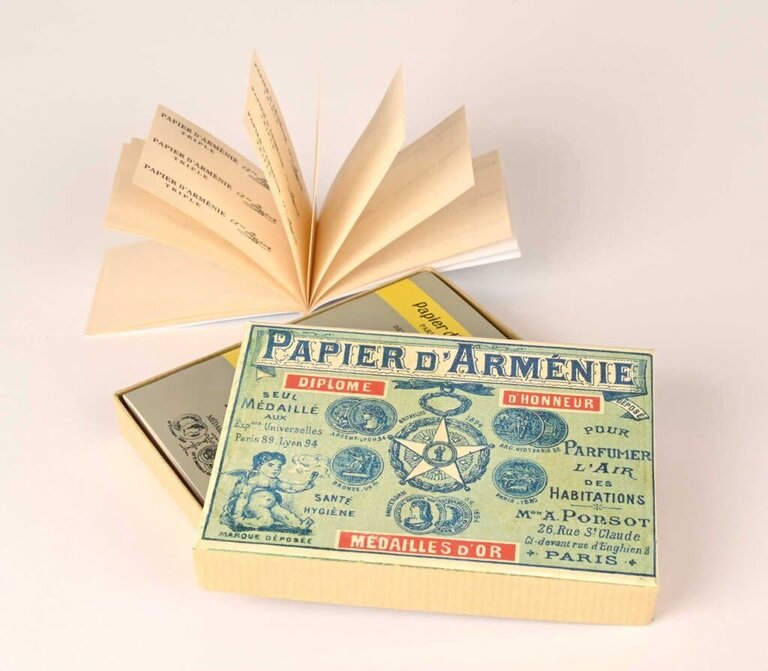 Papier d'Armenie 1900 box with 12 tradition paper booklets