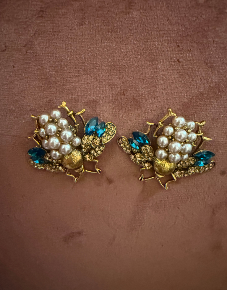Belsy & Fay Pair of earrings - Large bees with blue