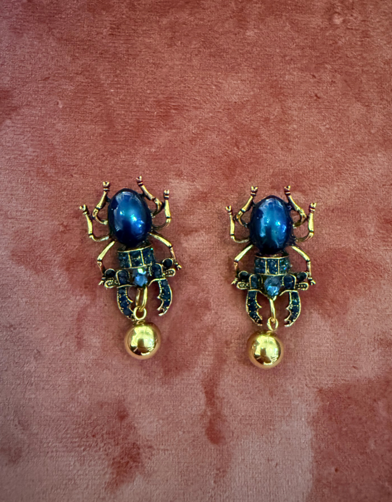 Belsy & Fay Pair of earrings - Scorpio blue ball