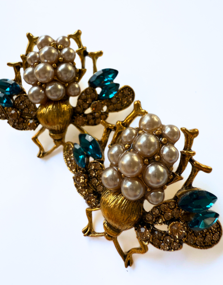 Belsy & Fay Pair of earrings - Large bees with blue