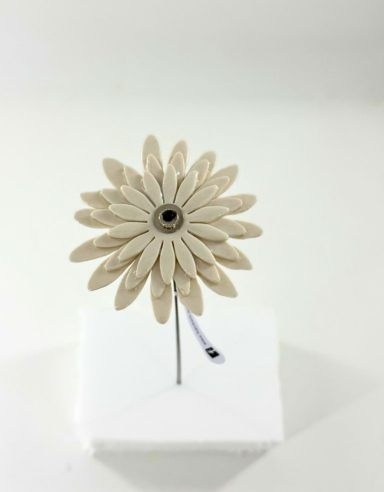 Alex Hackett Porseleine bloem - Driedubbele Madelief