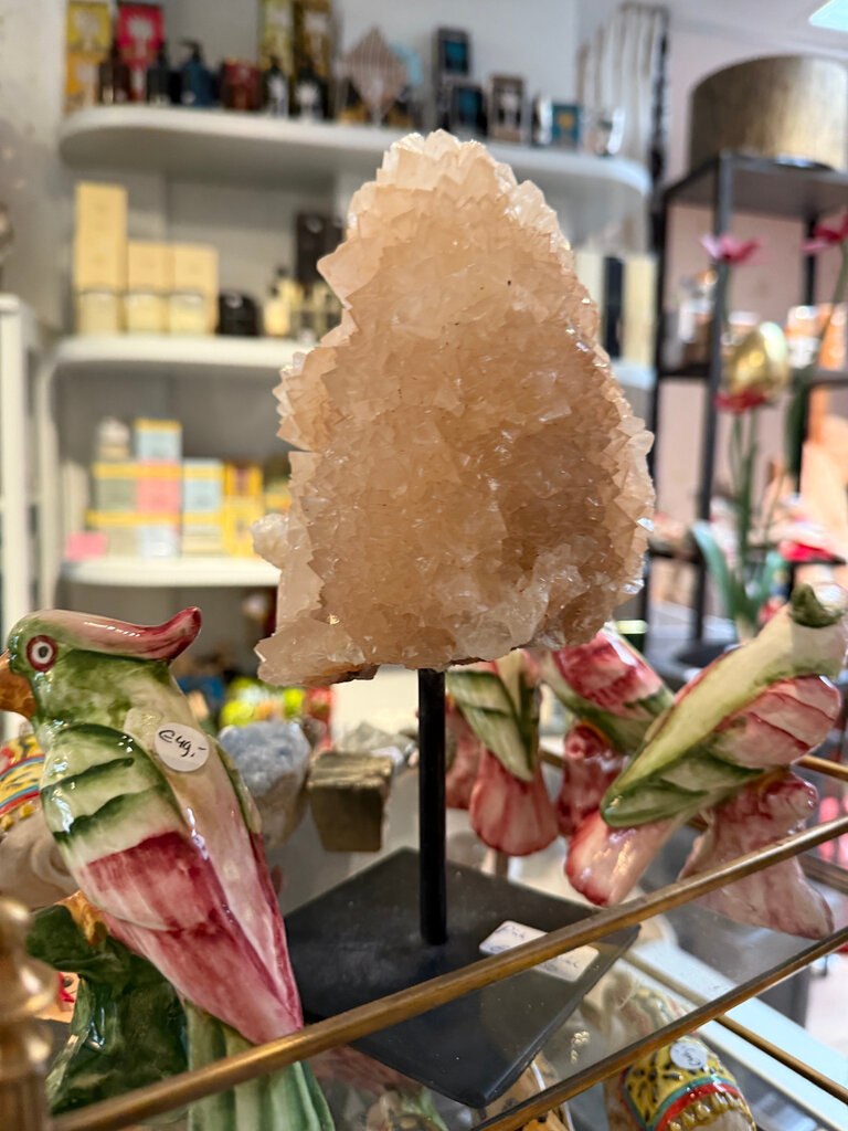 Ateliers Davoy Roze bergkristal op metalen voet