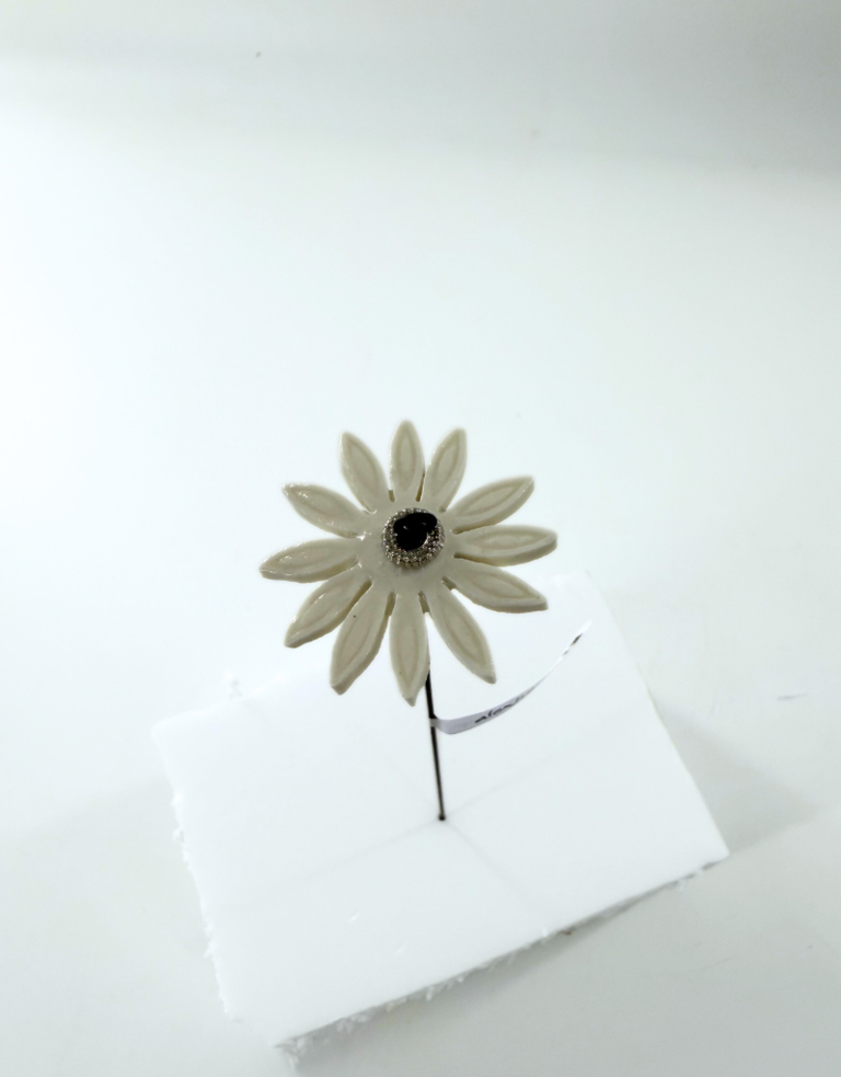 Alex Hackett Porcelain flower - Daisy