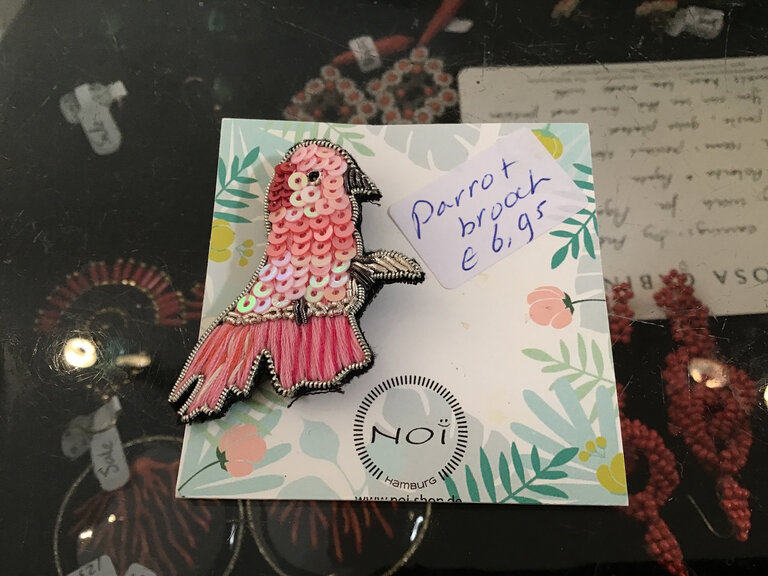 Noï/Natural Life Noi Pink parrot brooch