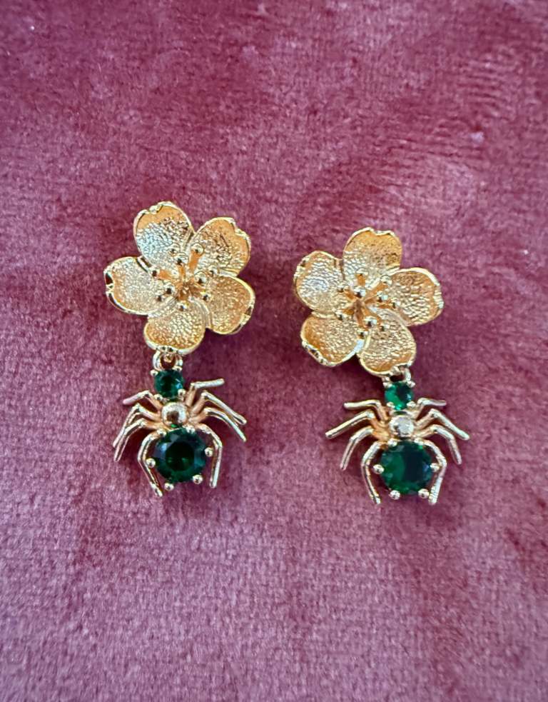 Belsy & Fay Pair of earrings - three-way gold flower and spider