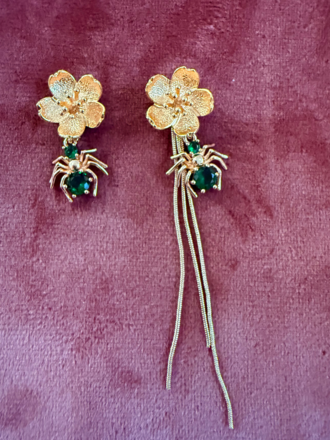 Belsy & Fay Pair of earrings - three-way gold flower and spider Belsy & Fay Pair of earrings - three-way gold flower and spider