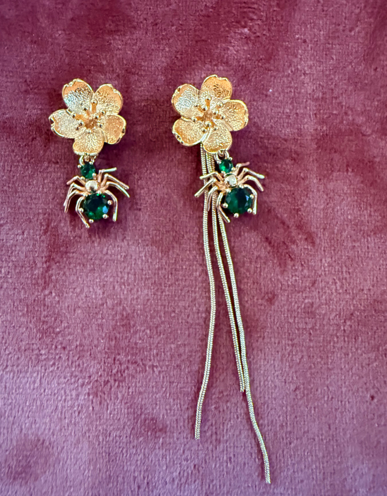 Belsy & Fay Pair of earrings - three-way gold flower and spider