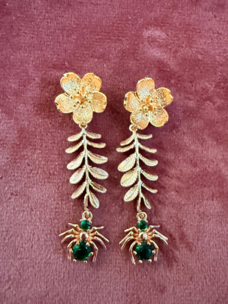 Belsy & Fay Belsy & Fay – Set Oorbellen- Gouden Bloem met Spin Belsy & Fay Belsy & Fay – Set Oorbellen- Gouden Bloem met Spin