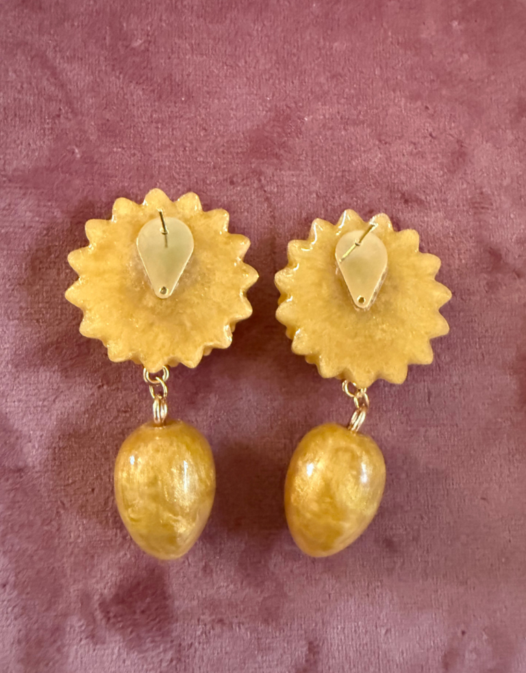 Belsy & Fay Set Oorbellen - Grote Gele Bloemen van Resin