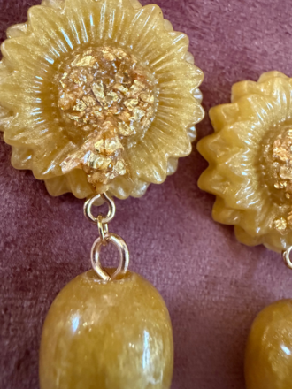 Belsy & Fay Pair of earrings - Yellow resin Large flowers Belsy & Fay Pair of earrings - Yellow resin Large flowers