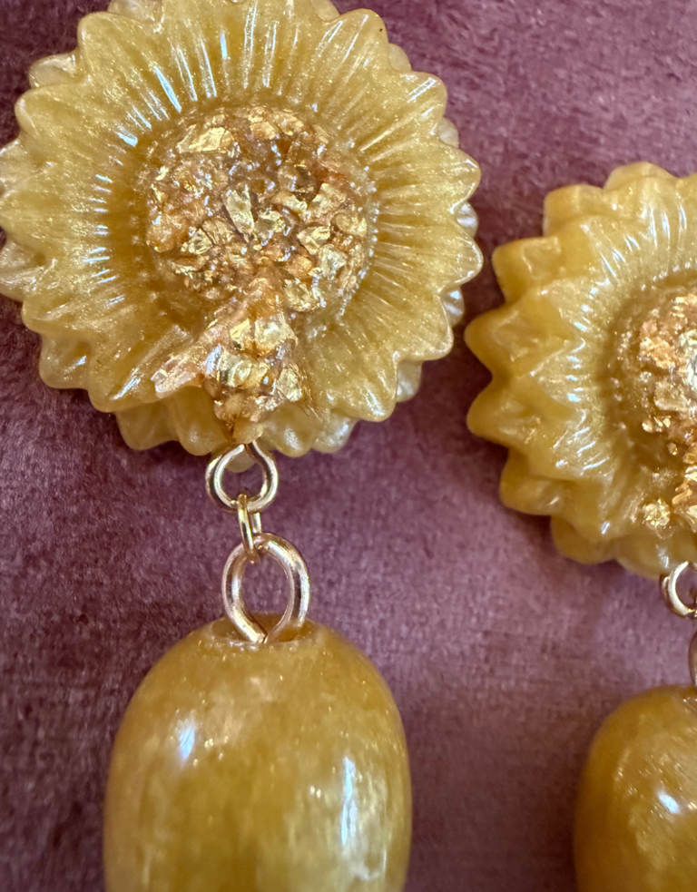 Belsy & Fay Set Oorbellen - Grote Gele Bloemen van Resin