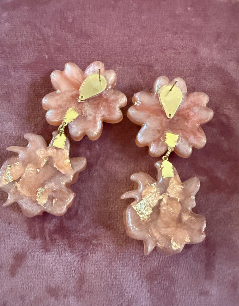 Belsy & Fay Pair of earrings - Pink resin large flowers