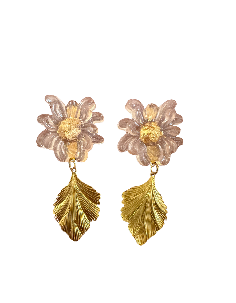 Belsy & Fay Pair of earrings - Pink resin flower with leaf