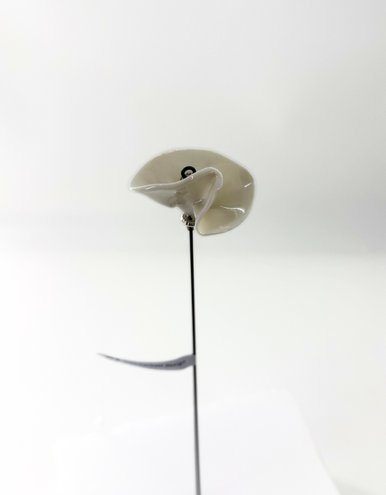 Alex Hackett Porcelain flower - Shaped cup large