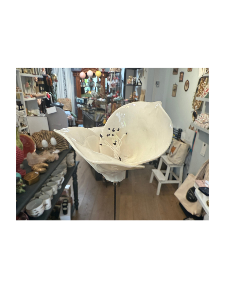 Alex Hackett Porcelain flower - White Pistil Flower