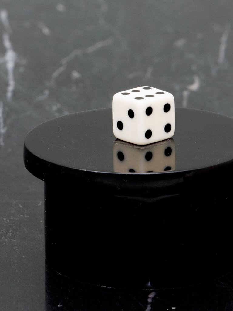 Black Dice Box with Dice – Resin – 4 x 9 cm