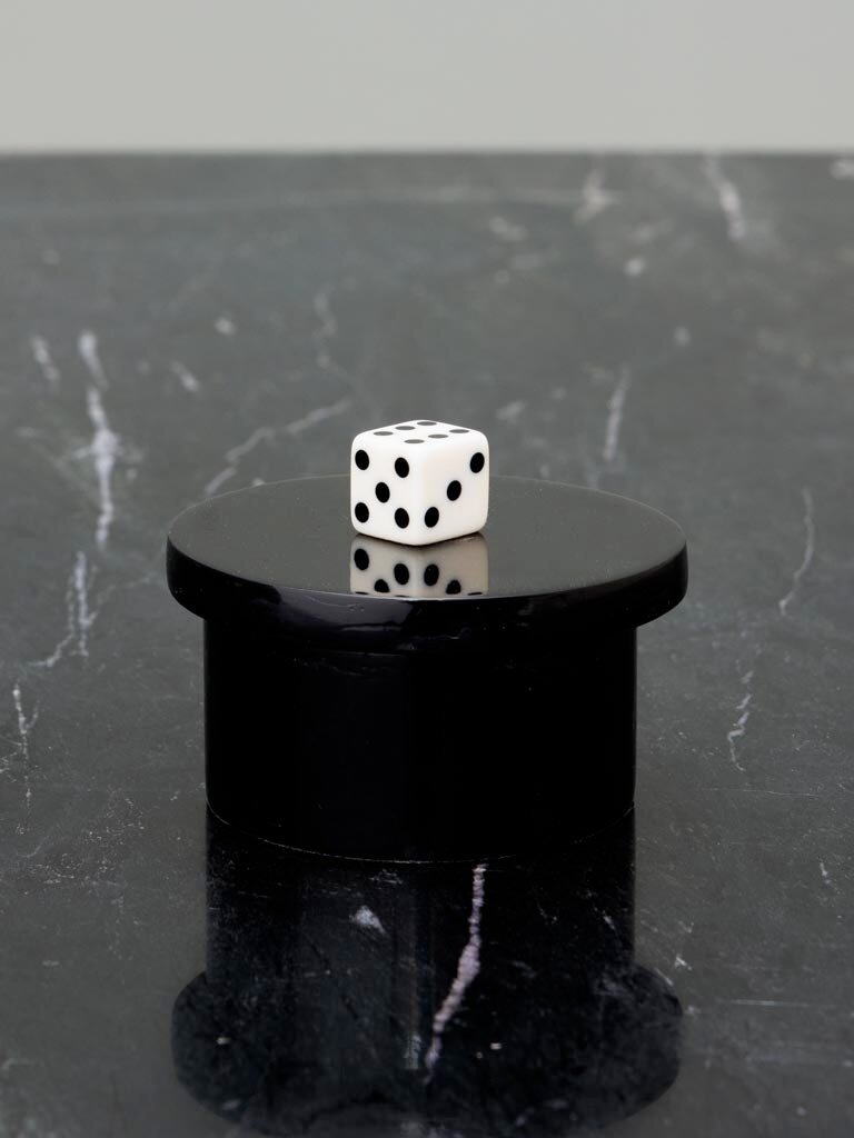 Black Dice Box with Dice – Resin – 4 x 9 cm