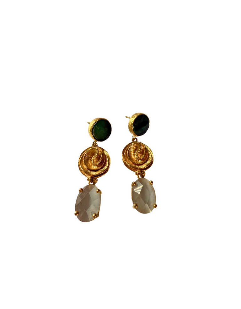 Linda earrings - Green stones with flower in middle