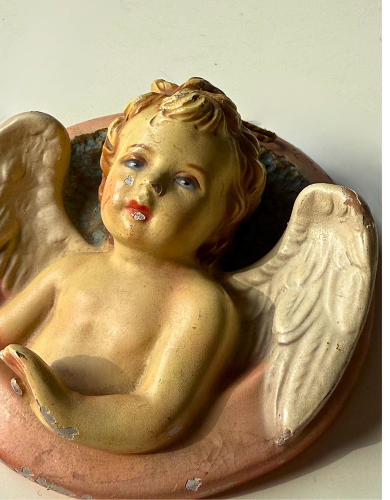 Vintage Italiaanse Wandplaat met Cherub – Ø 10 cm