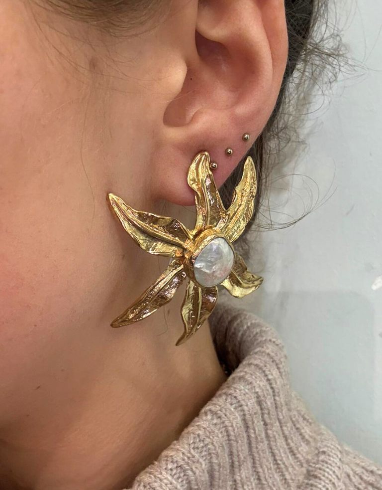 Florette Earrings – Gold Flower with Pearl