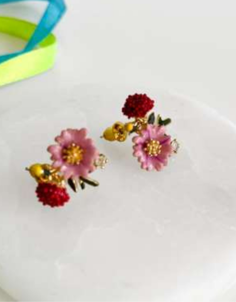 Noï/Natural Life Pompadour Flower Oorbellen – Rosegoud Rood