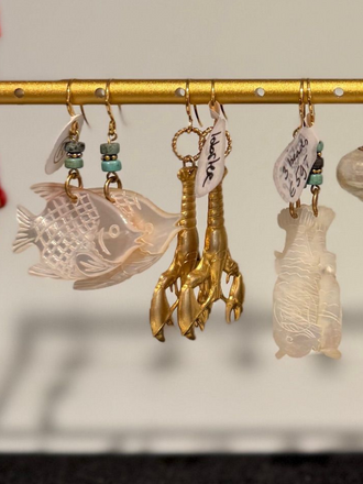 Petra Reijrink Oorbellen paar - parelmoer vissen - 4 variaties