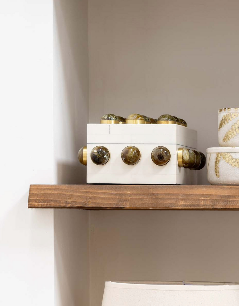 Amber Cabochon Doos – Resin & Messing – 13 x 30 x 10 cm