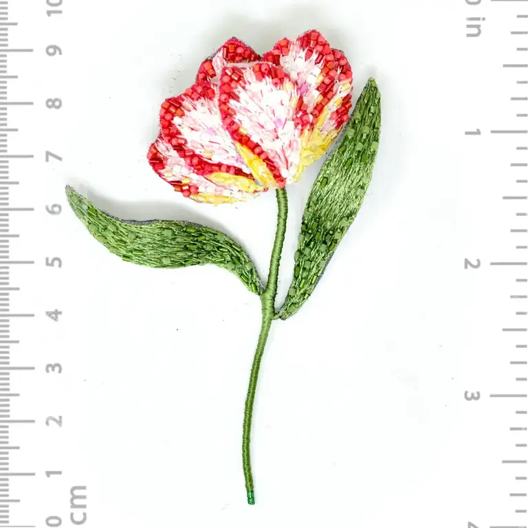 Trovelore Estella Papegaaitulp Broche – Handgeborduurde Bloem van Trovelore