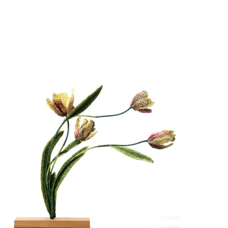 Trovelore Rembrandt Tulpen Object Art – Handgeborduurd van Trovelore