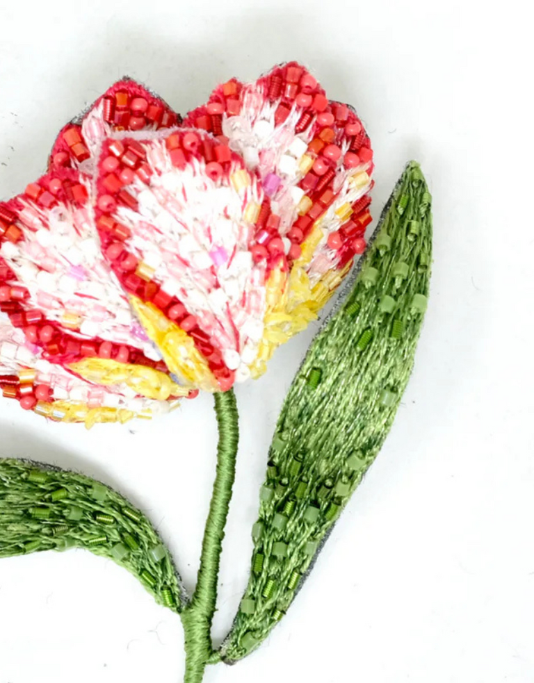 Trovelore Estella Papegaaitulp Broche – Handgeborduurde Bloem van Trovelore