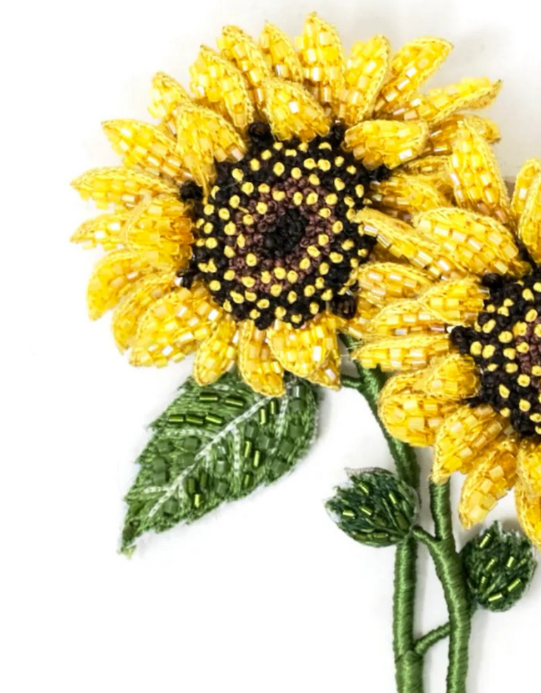 Trovelore Dansende Zonnebloemen Broche – Handgeborduurde Bloem van Trovelore