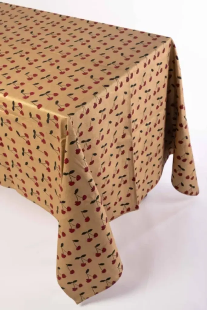 Les Ottomans Les Ottomans Katoenen tafelkleed glimmend Goud met kersen- 250x150cm