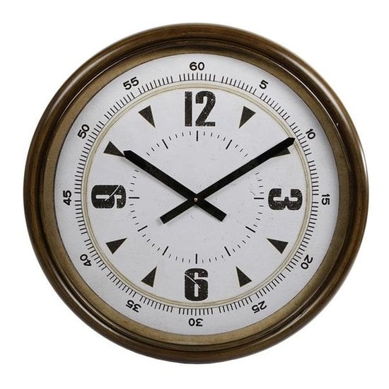 Klassieke wandklok Met uren en minuten aanduiding op de wijzerplaat