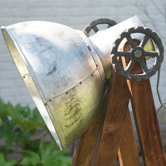 By Mooss Industriële vloerlamp in 3 verschillende maten.