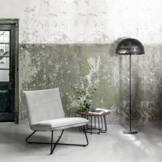 by Mooss Stoere antiek zwartkleurige vloerlamp