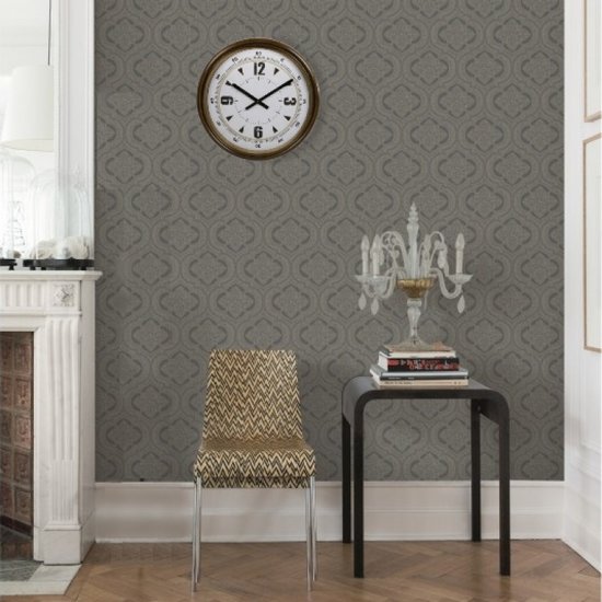 Klassieke wandklok Met uren en minuten aanduiding op de wijzerplaat