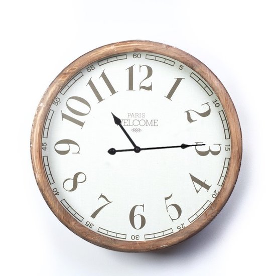 Industriele wandklok met een massief houten lijst