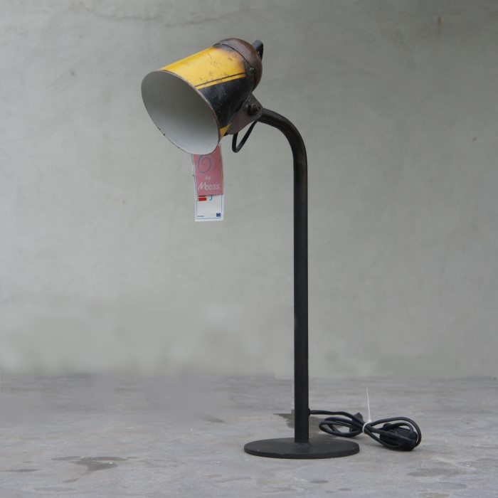 Pijler aantrekken Brandewijn Industriele tafellamp metaal | Rimisa sfeer en decoratie