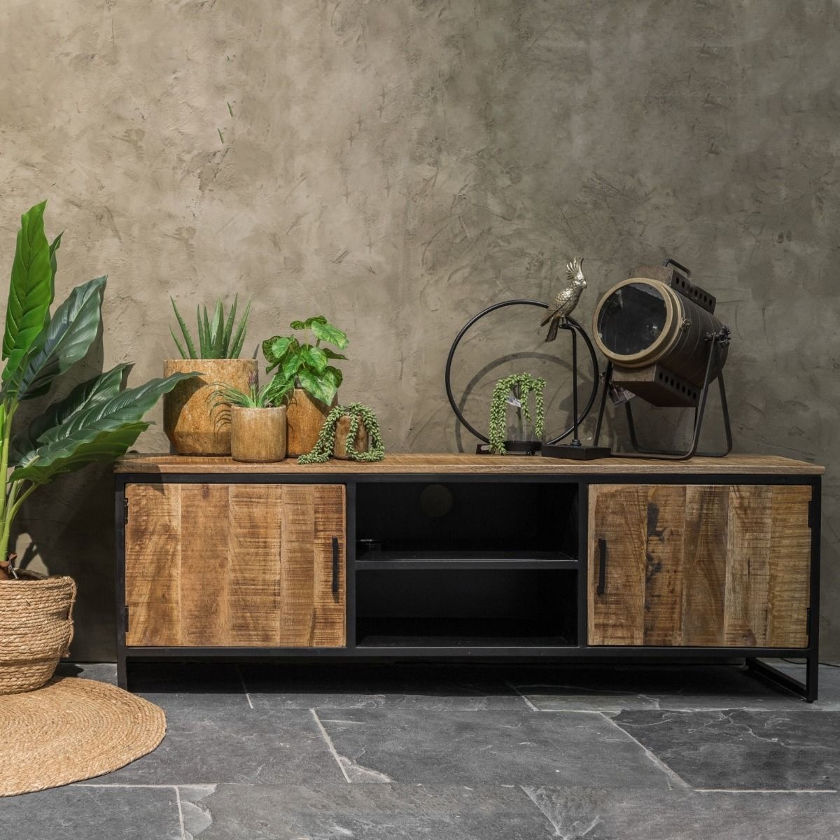 weefgetouw Commissie Afwijzen TV-meubel mango hout met metaal in 130 en 150cm | Rimisa sfeer en decoratie