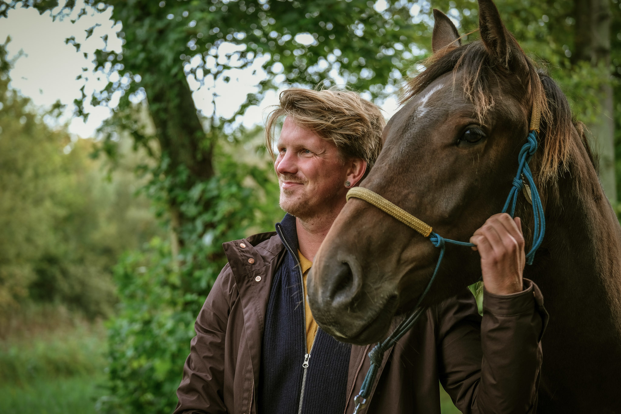 Duurzame jassen voor heren van wol en gerecyclede materialen – eerlijk, technisch en stijlvol