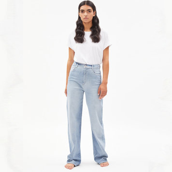 Jeans MAIRAA in stone wash bij ARMEDANGELS