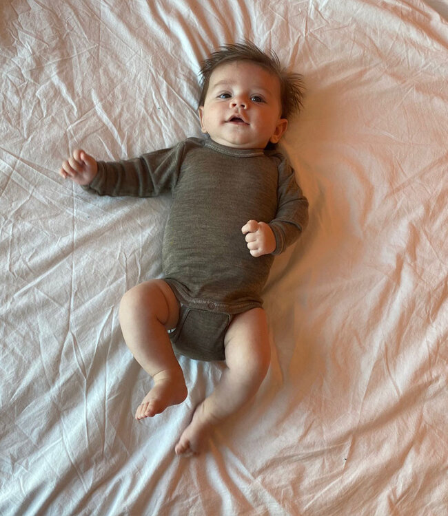 ENGEL baby romper wol zijde met LANGE MOUW effen WALNOOT