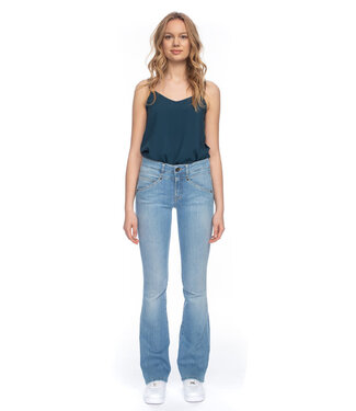 ATO Berlin ATO bootcut jeans KARLIE LIGHT BLUE van biologisch katoen
