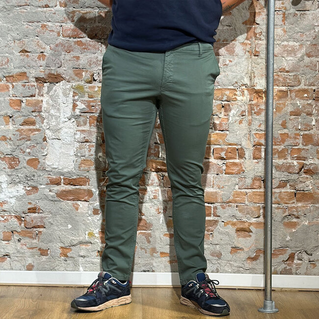 Green chinos 2024