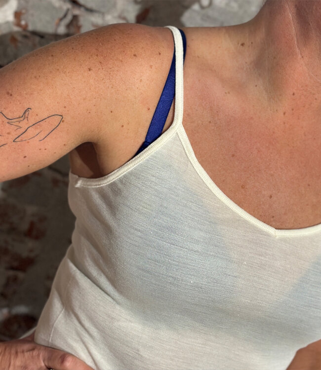 Hocosa hemd wol zijde v-hals en spaghettibandjes NATUREL