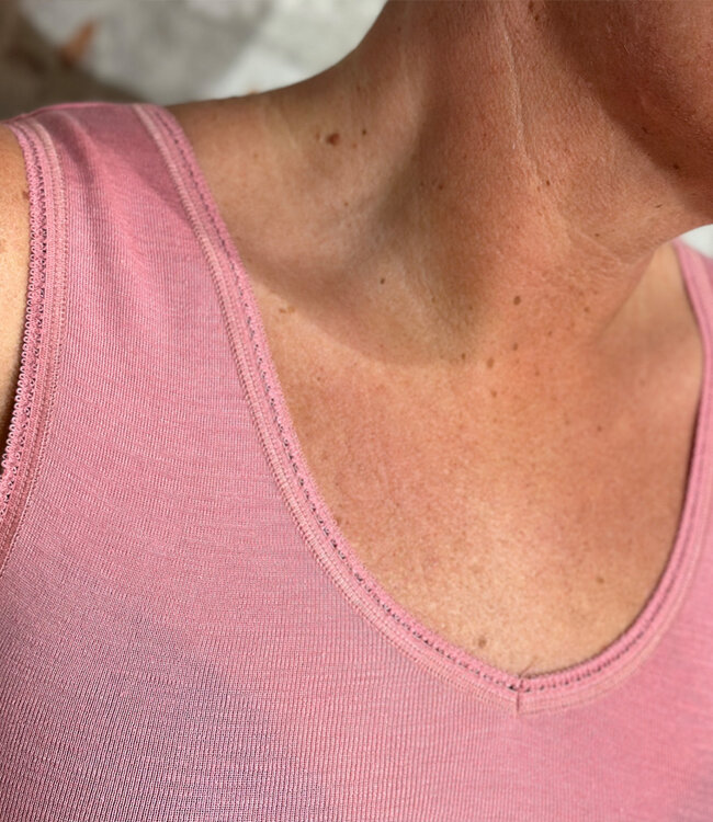 LIVING CRAFTS wol zijde hemd met v-hals LIGHT PINK